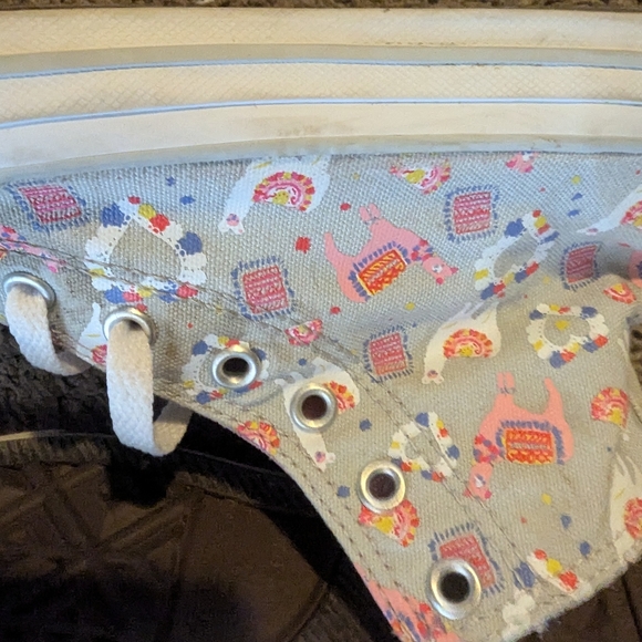 Converse Pink Sneakers Playful Canvas Design - Picture 5 of 10